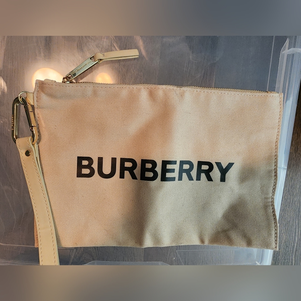 Burberry Beige Clutch/ Perfume/cosmetics - Picture 3 of 6